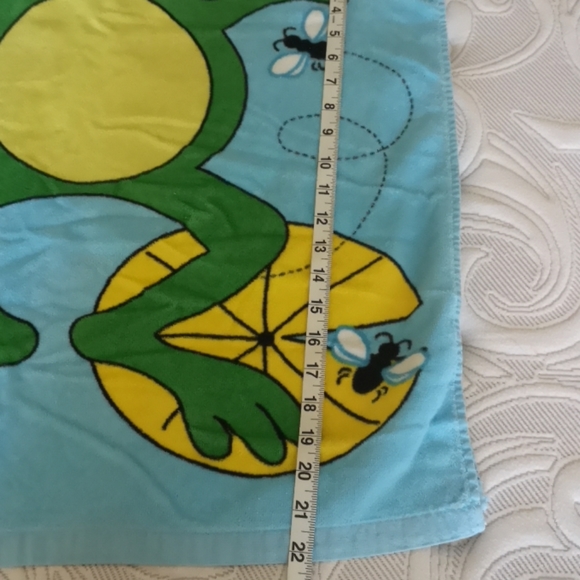 Froggie beach/pool towel with hood for toddler - Picture 7 of 7